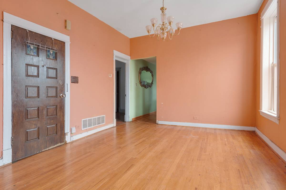 3000 W Diversey AVE, Chicago, IL 60647