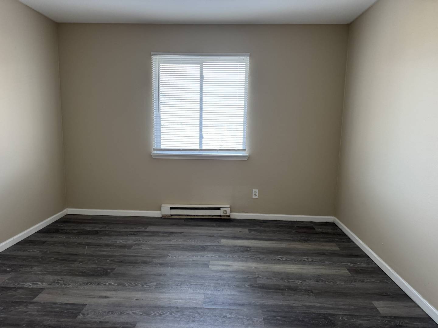 833 N Randall RD #C4, Aurora, IL 60506