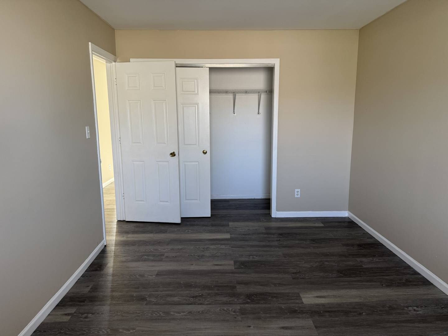 833 N Randall RD #C4, Aurora, IL 60506