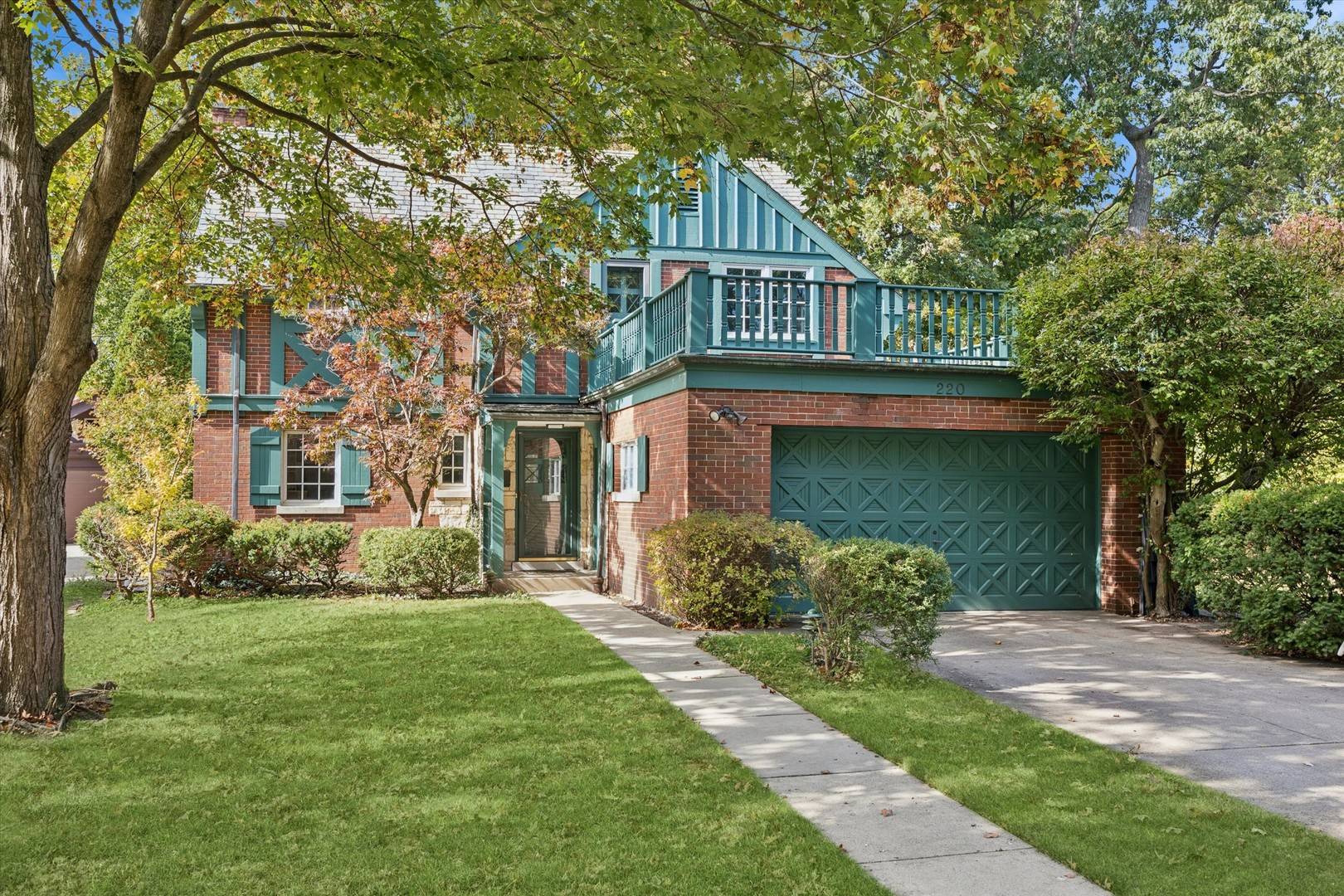 220 Maplewood RD, Riverside, IL 60546
