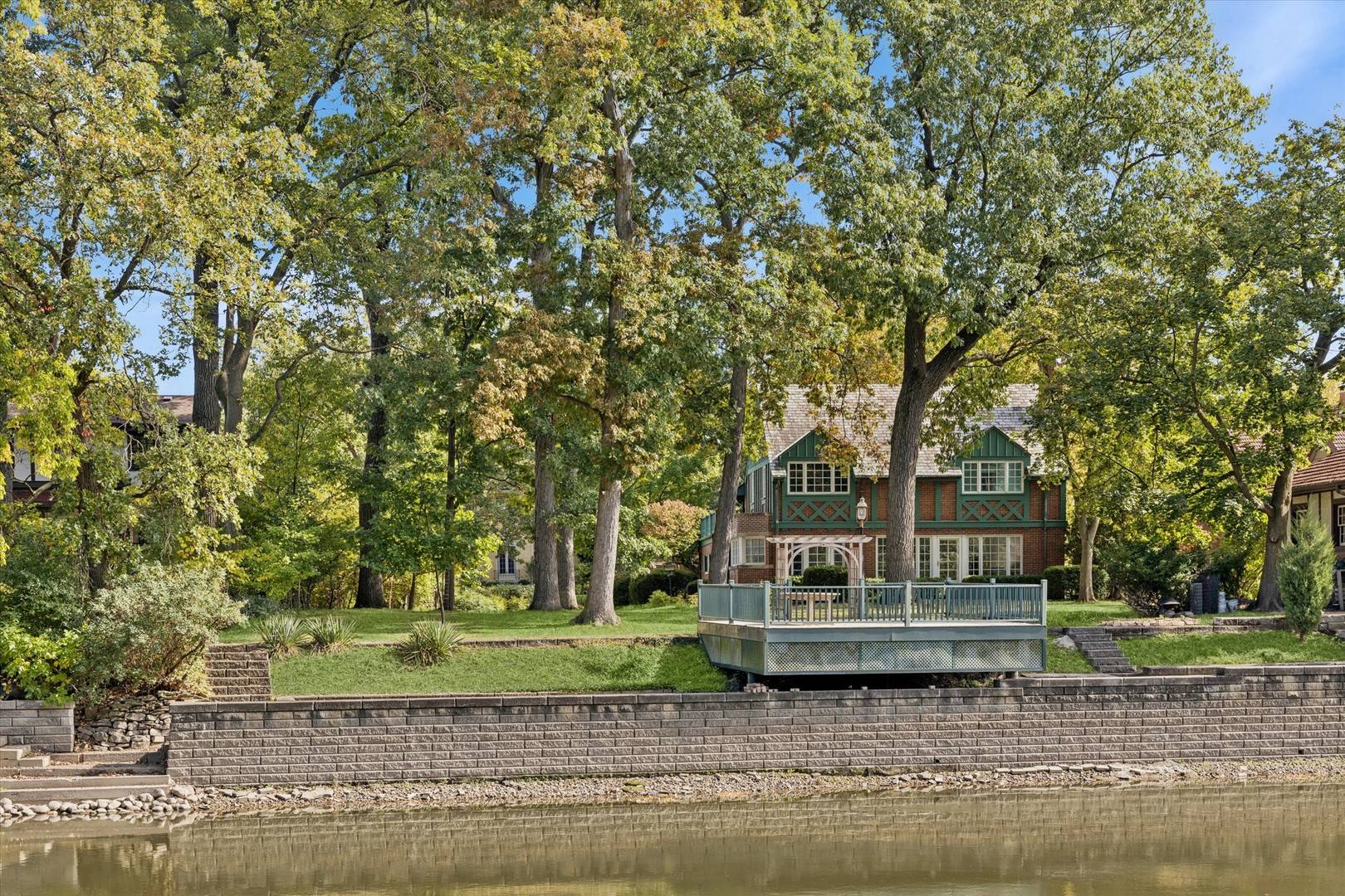 220 Maplewood RD, Riverside, IL 60546