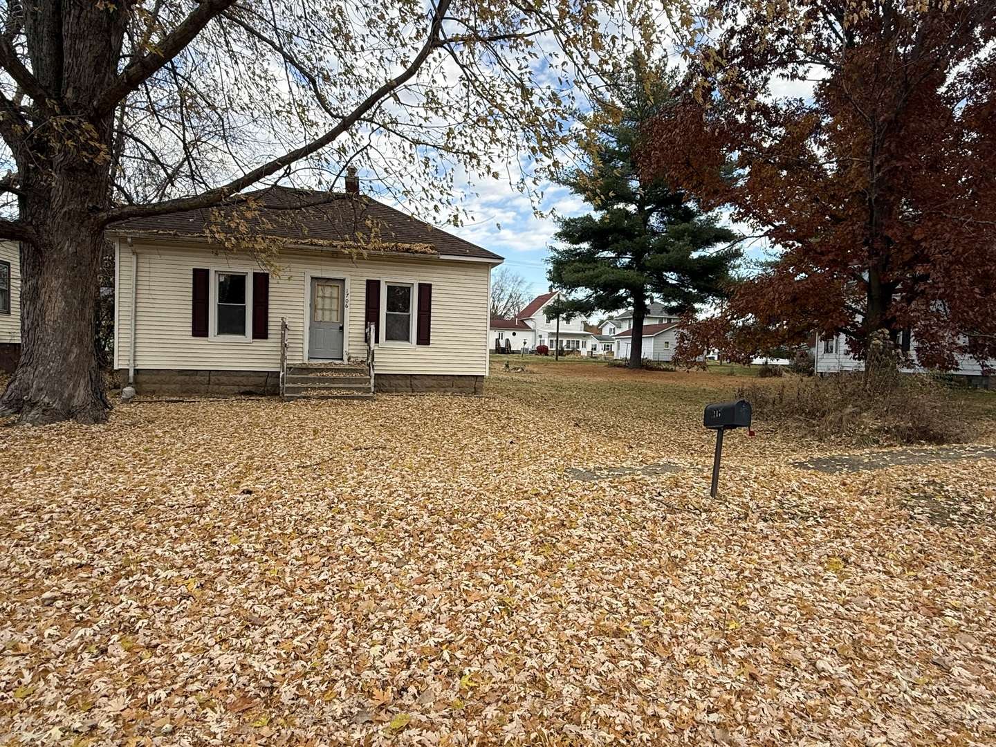 1706 Erie AVE, Savanna, IL 61074