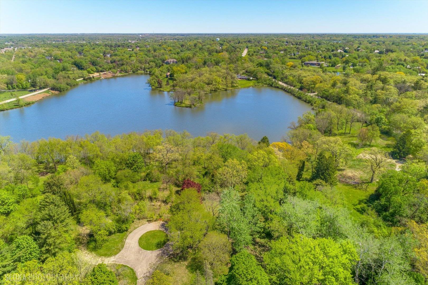 41 Hawthorne LN, Barrington Hills, IL 60010