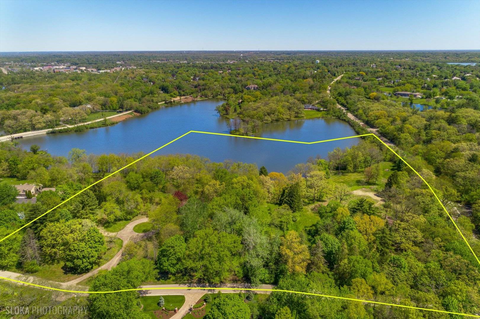 41 Hawthorne LN, Barrington Hills, IL 60010