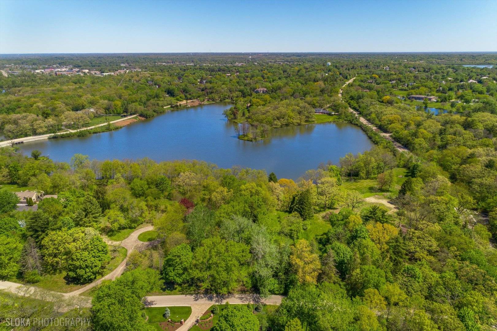 41 Hawthorne LN, Barrington Hills, IL 60010