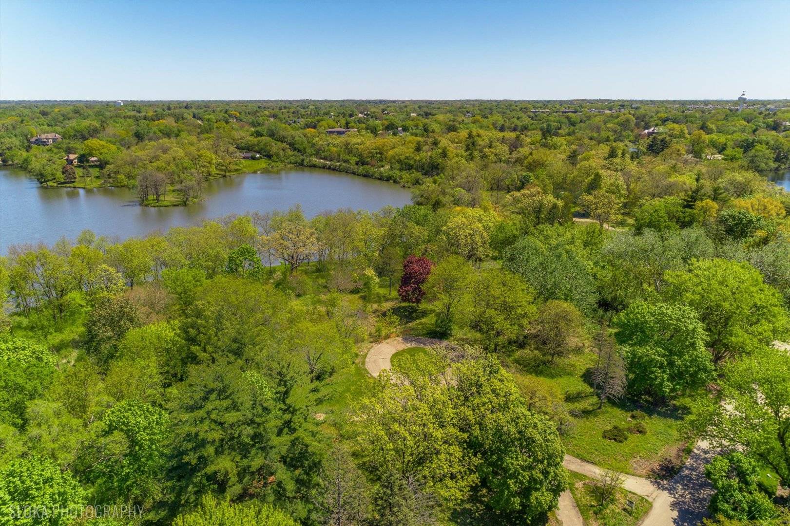 41 Hawthorne LN, Barrington Hills, IL 60010