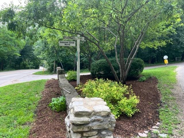 373 N Bateman CIR, Barrington Hills, IL 60010