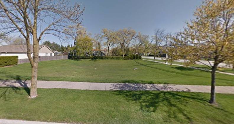 3800 Kiess DR, Glenview, IL 60026
