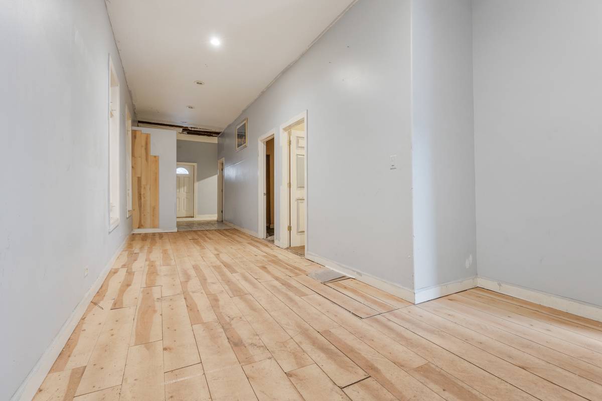 7356 S Champlain AVE, Chicago, IL 60619