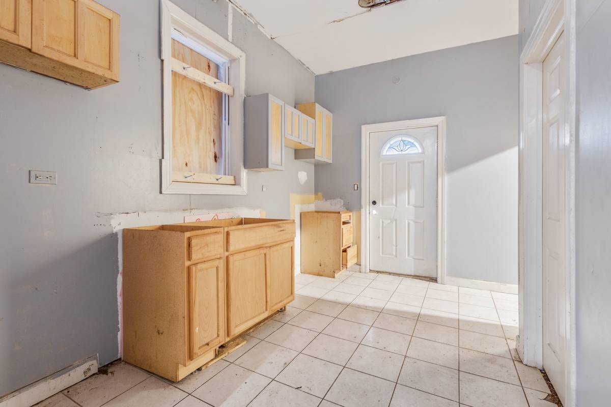 7356 S Champlain AVE, Chicago, IL 60619
