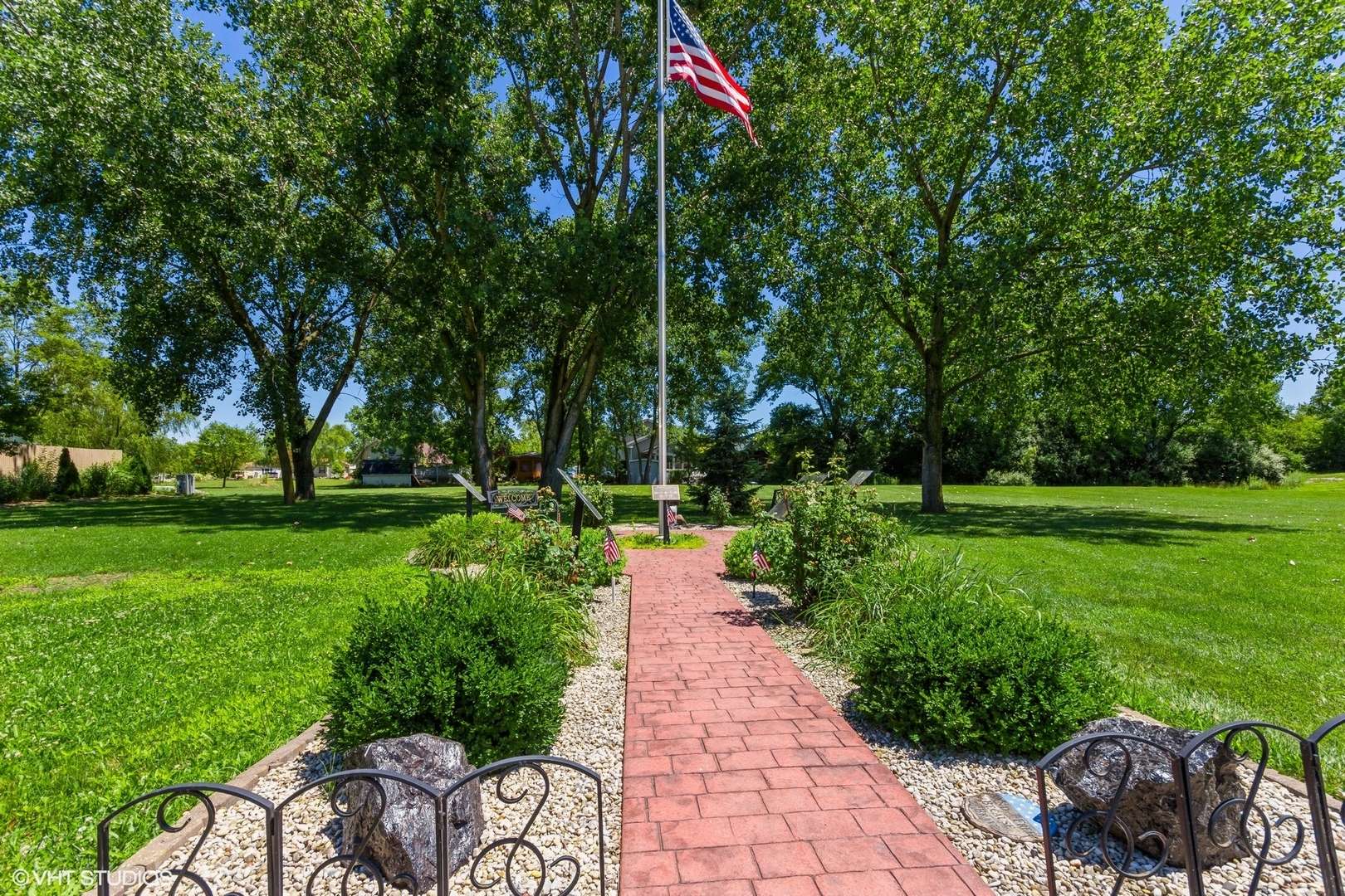 13 Hole In The Wall RD, Wilmington, IL 60481