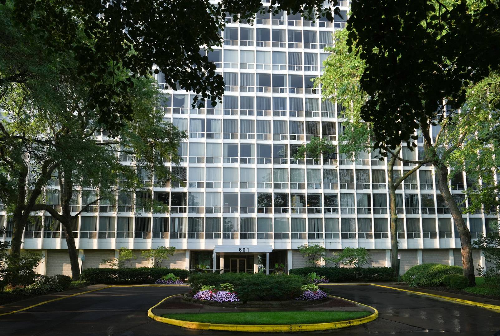 601 E 32nd ST #400, Chicago, IL 60616