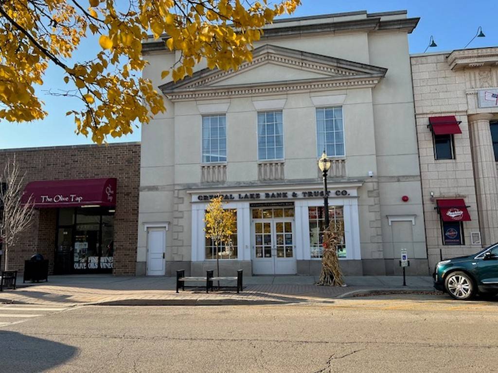 70 N Williams ST, Crystal Lake, IL 60014