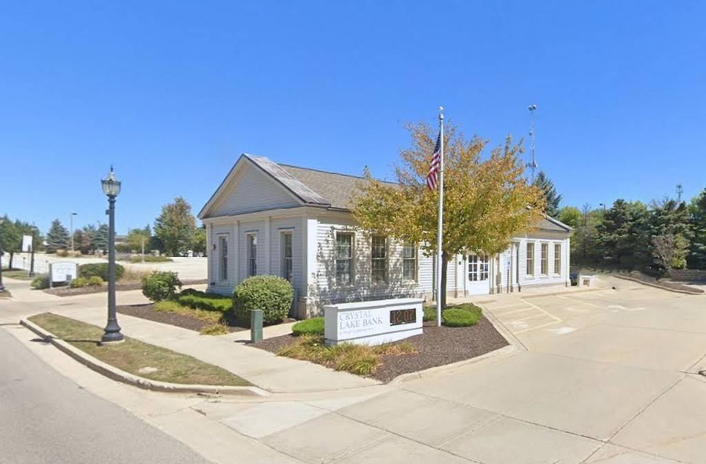 27 N Main ST, Crystal Lake, IL 60014