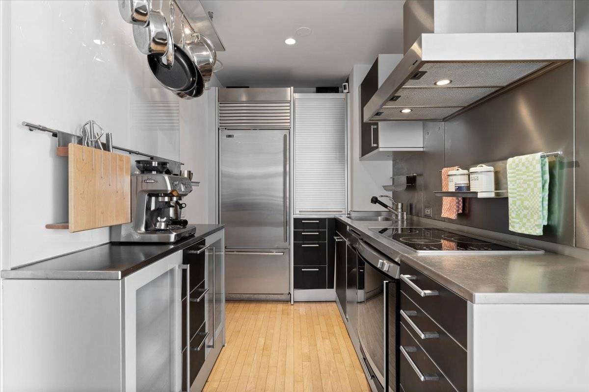 880 N LAKE SHORE DR #16DH, Chicago, IL 60611