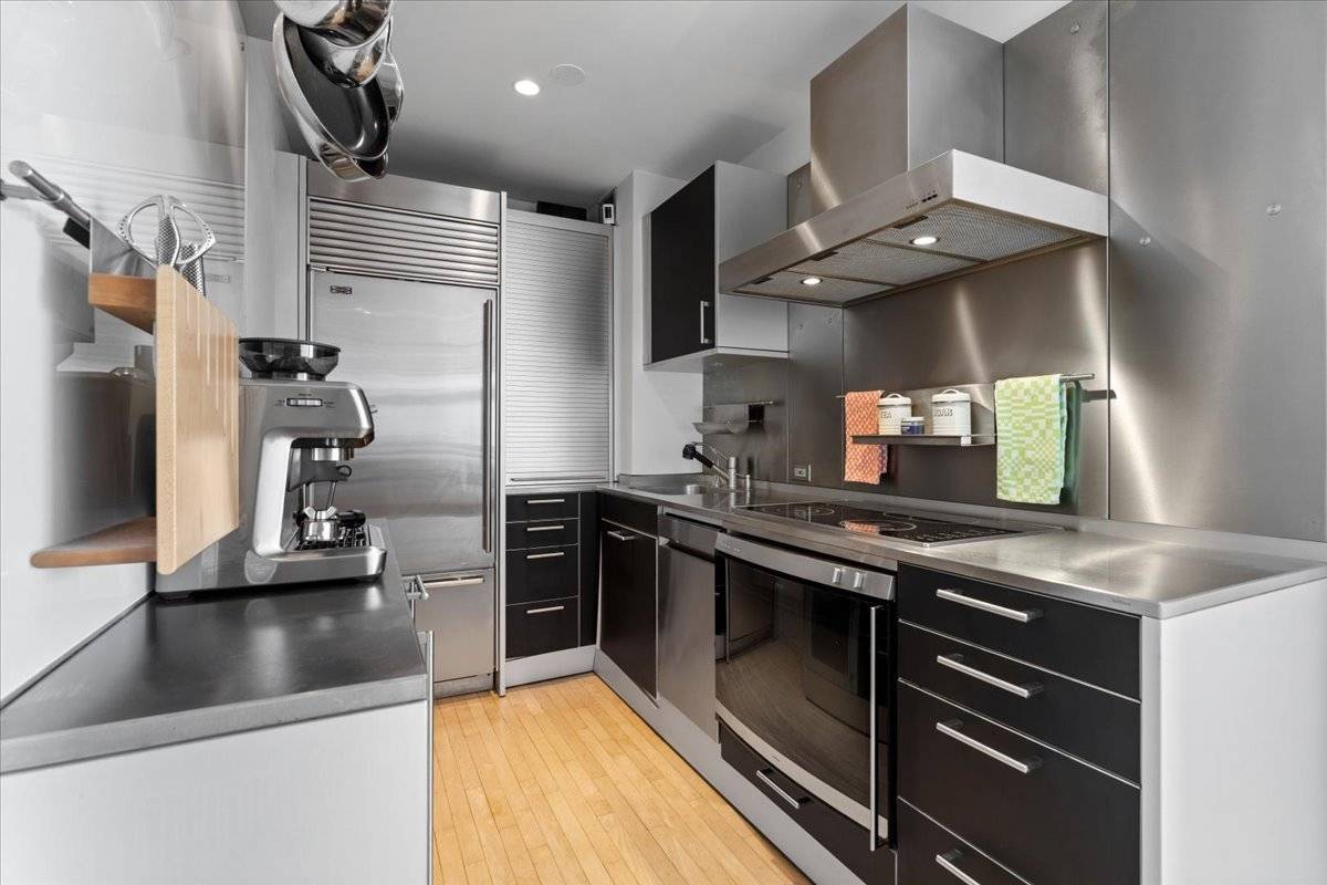 880 N LAKE SHORE DR #16DH, Chicago, IL 60611