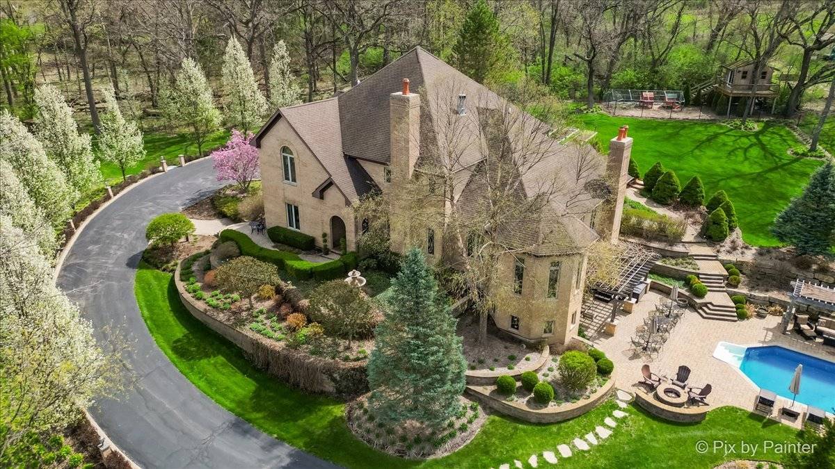 10018 Haegers Bend RD, Barrington Hills, IL 60102