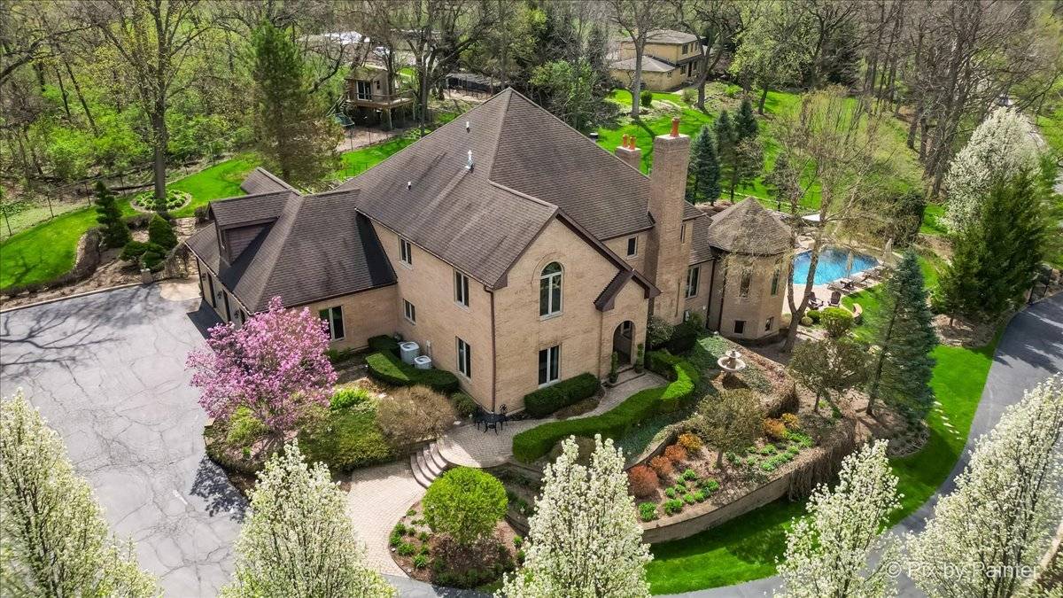 10018 Haegers Bend RD, Barrington Hills, IL 60102