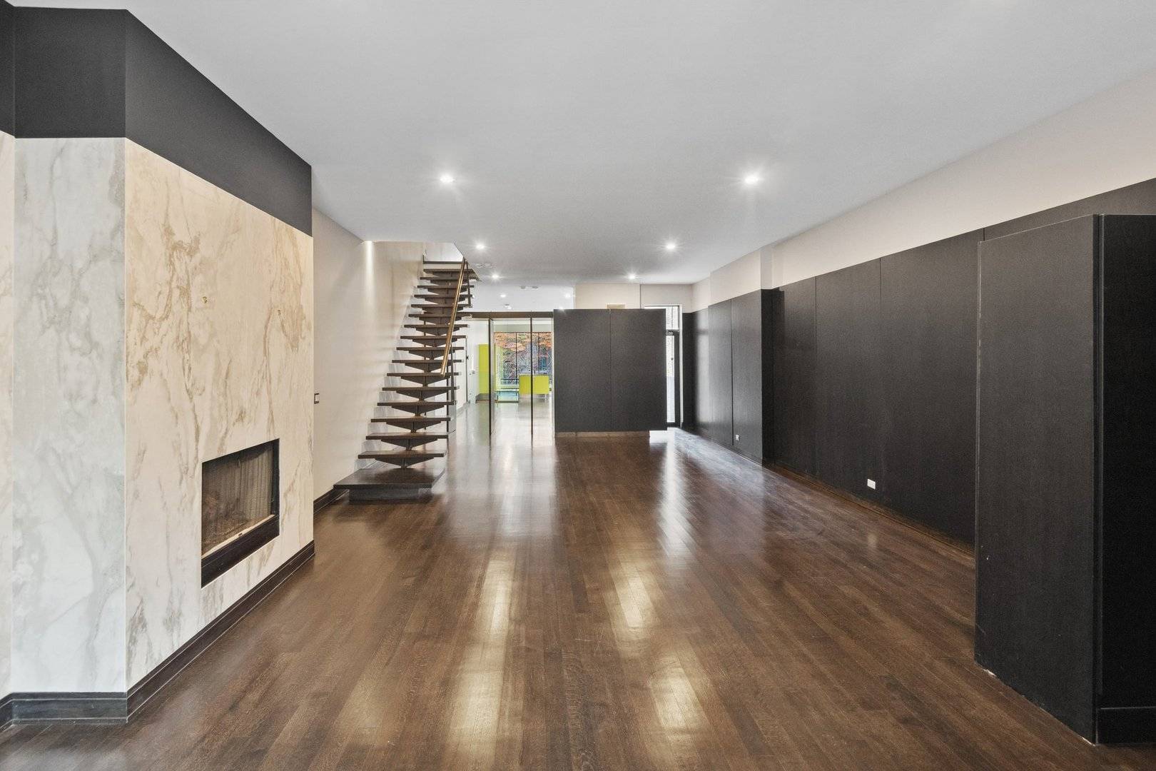44 E Cedar ST, Chicago, IL 60611
