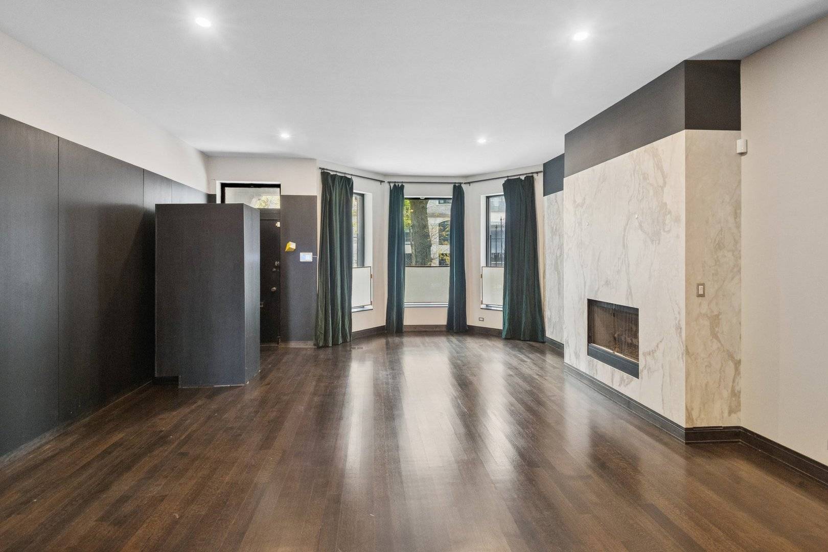 44 E Cedar ST, Chicago, IL 60611
