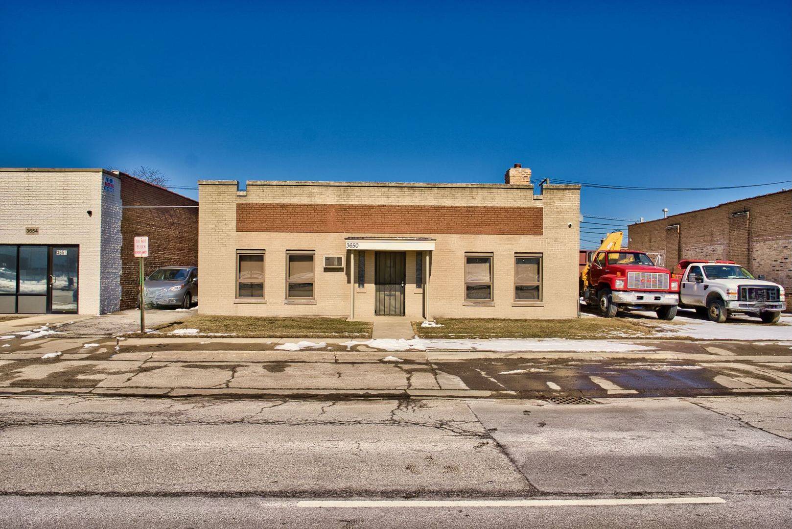 3650 Oakton ST, Skokie, IL 60076