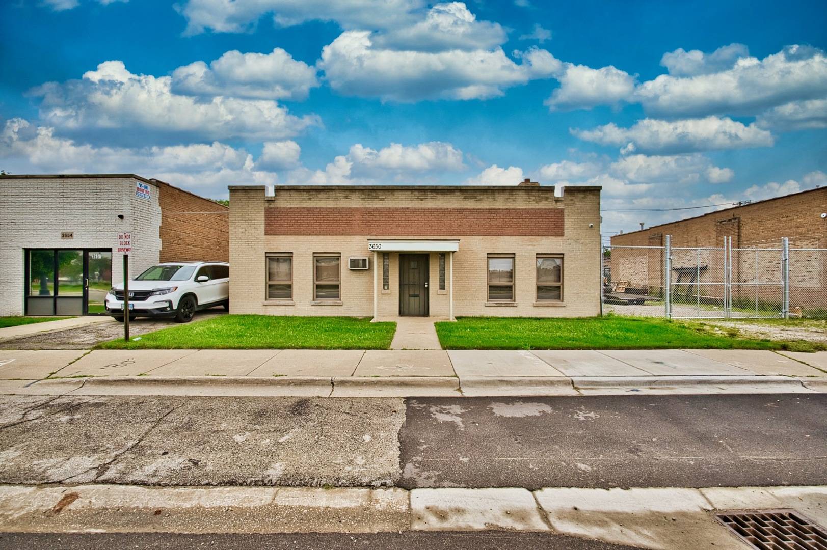 3650 Oakton ST, Skokie, IL 60076