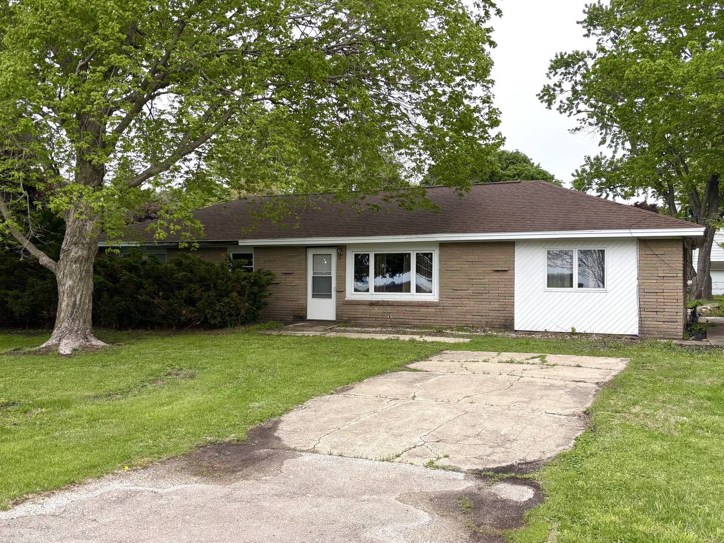 201 S Carson ST, Long Point, IL 61333