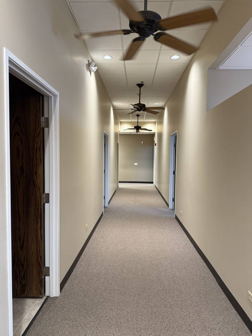 22285 N Pepper RD #100, Barrington, IL 60010