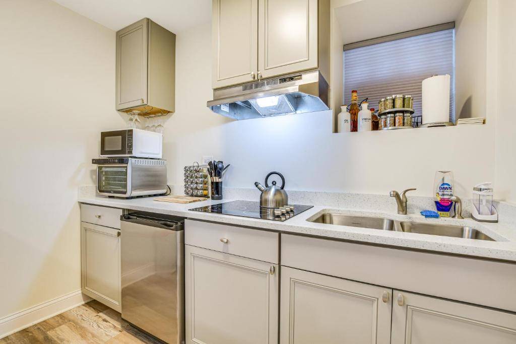 4829 S Forrestville AVE #G, Chicago, IL 60615