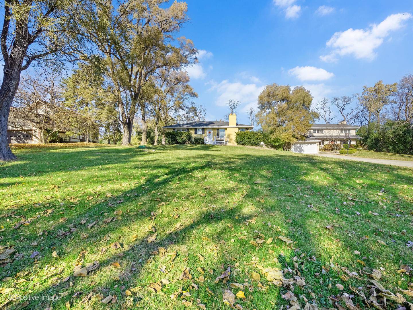 6 Pine Hill LN, Oak Brook, IL 60523