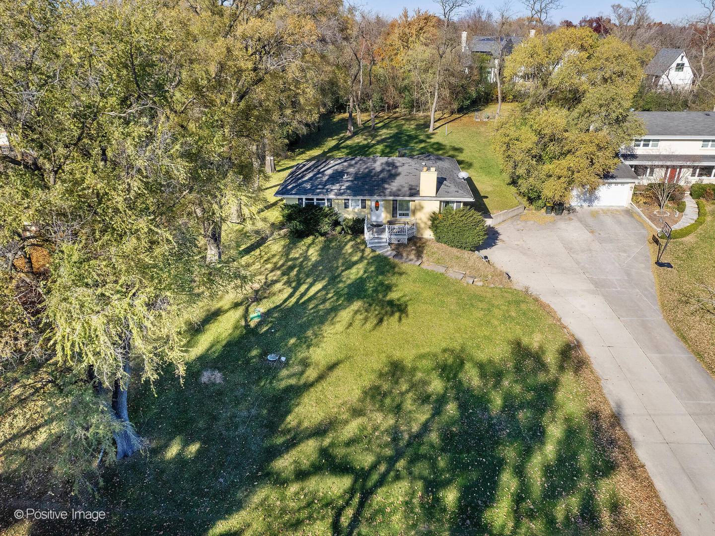 6 Pine Hill LN, Oak Brook, IL 60523