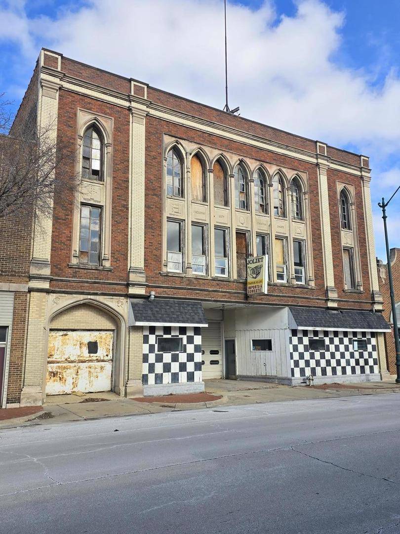 145 E Cass ST, Joliet, IL 60432