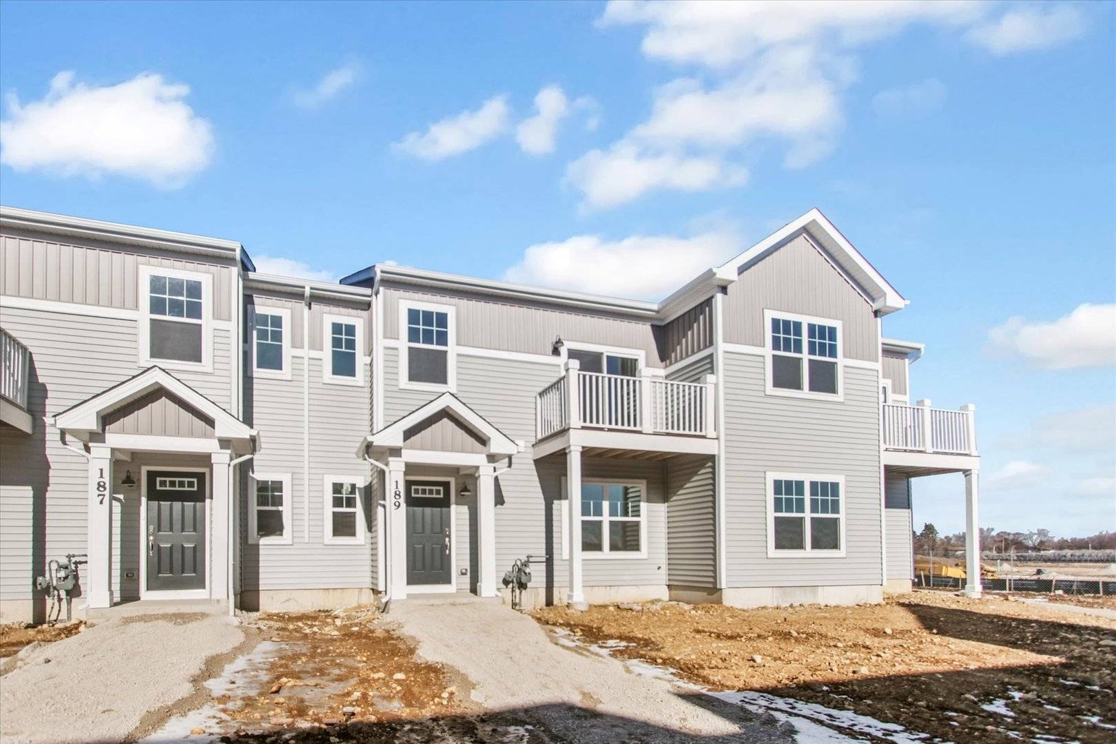 343 Kingsport DR, South Elgin, IL 60177