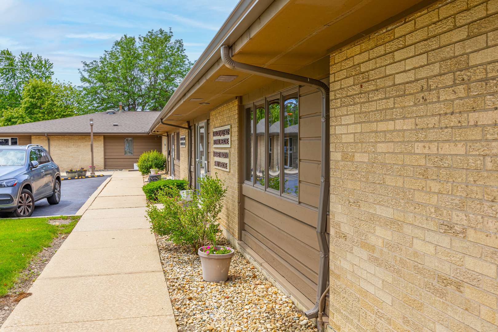 402 W Boughton RD, Bolingbrook, IL 60440