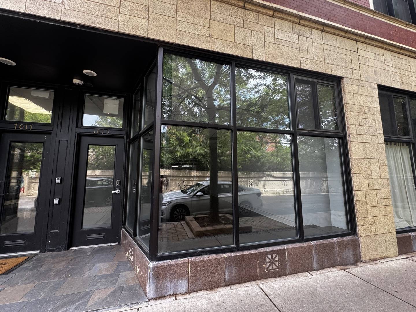 7015 N Glenwood AVE, Chicago, IL 60626