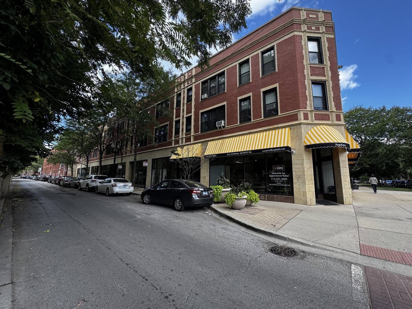 7015 N Glenwood AVE, Chicago, IL 60626
