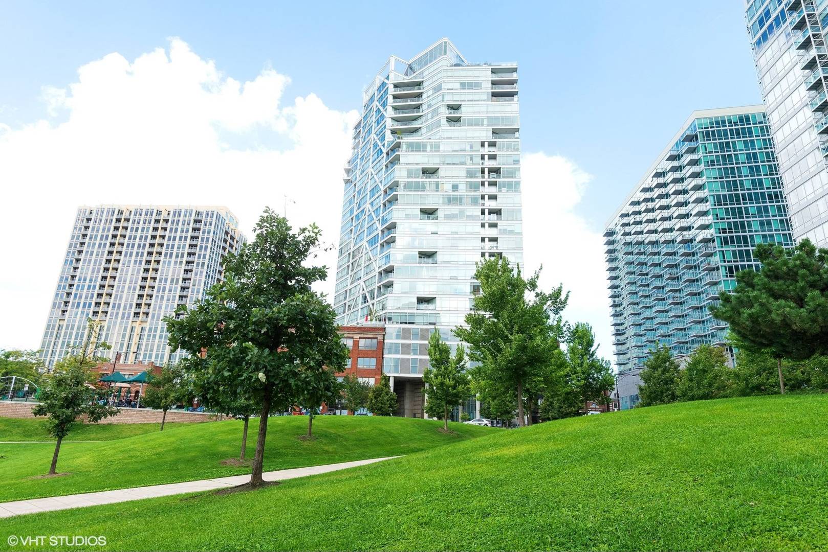 510 W ERIE ST #P-207, Chicago, IL 60654