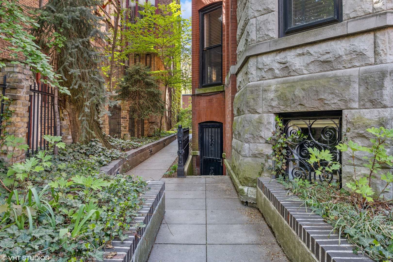 159 W Burton PL #G, Chicago, IL 60610