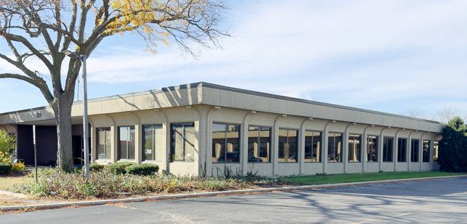1400 S Wolf RD, Wheeling, IL 60090