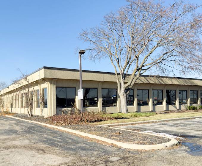 1400 S Wolf RD, Wheeling, IL 60090