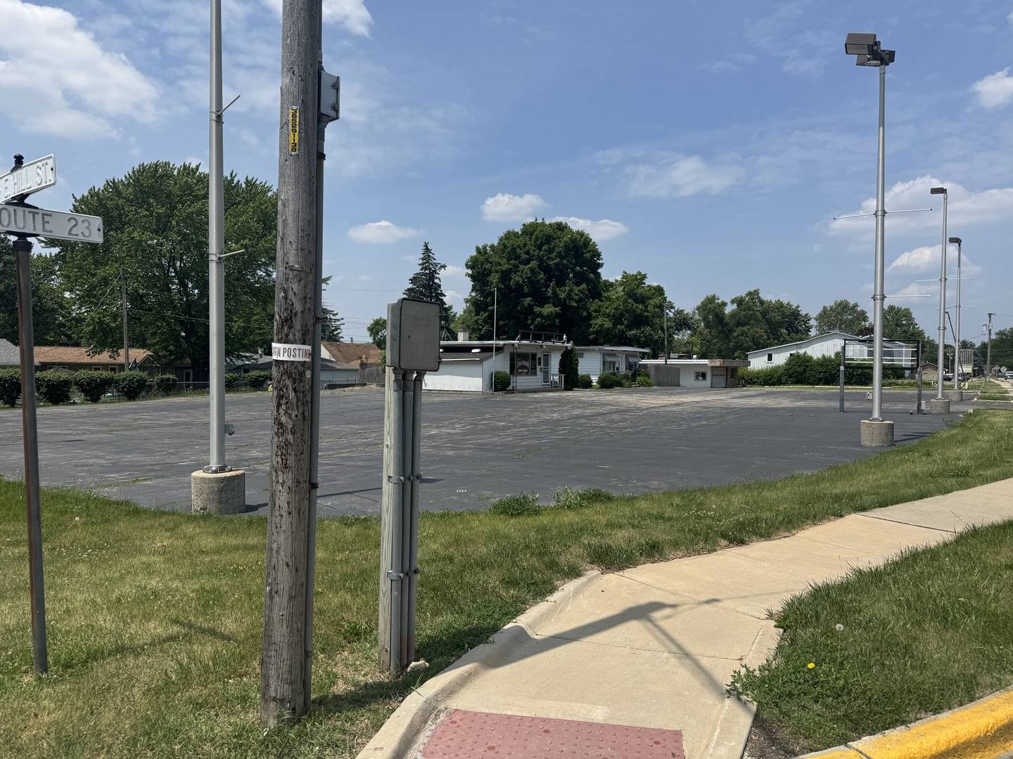 227 Sycamore RD, Genoa, IL 60135