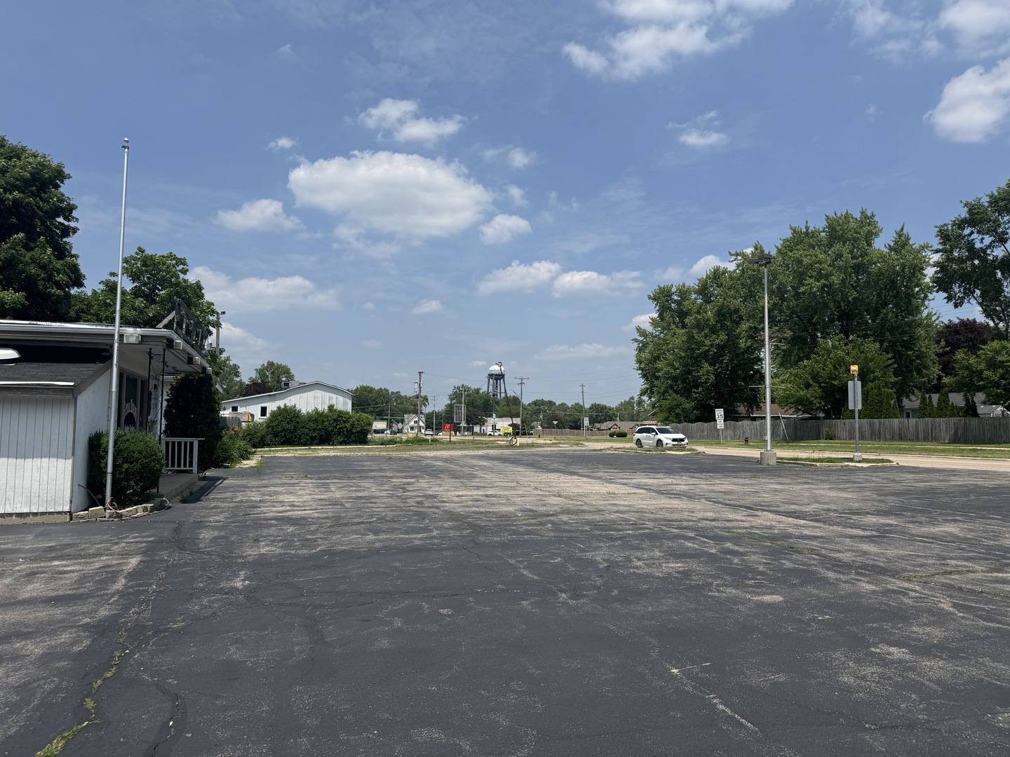 227 Sycamore RD, Genoa, IL 60135