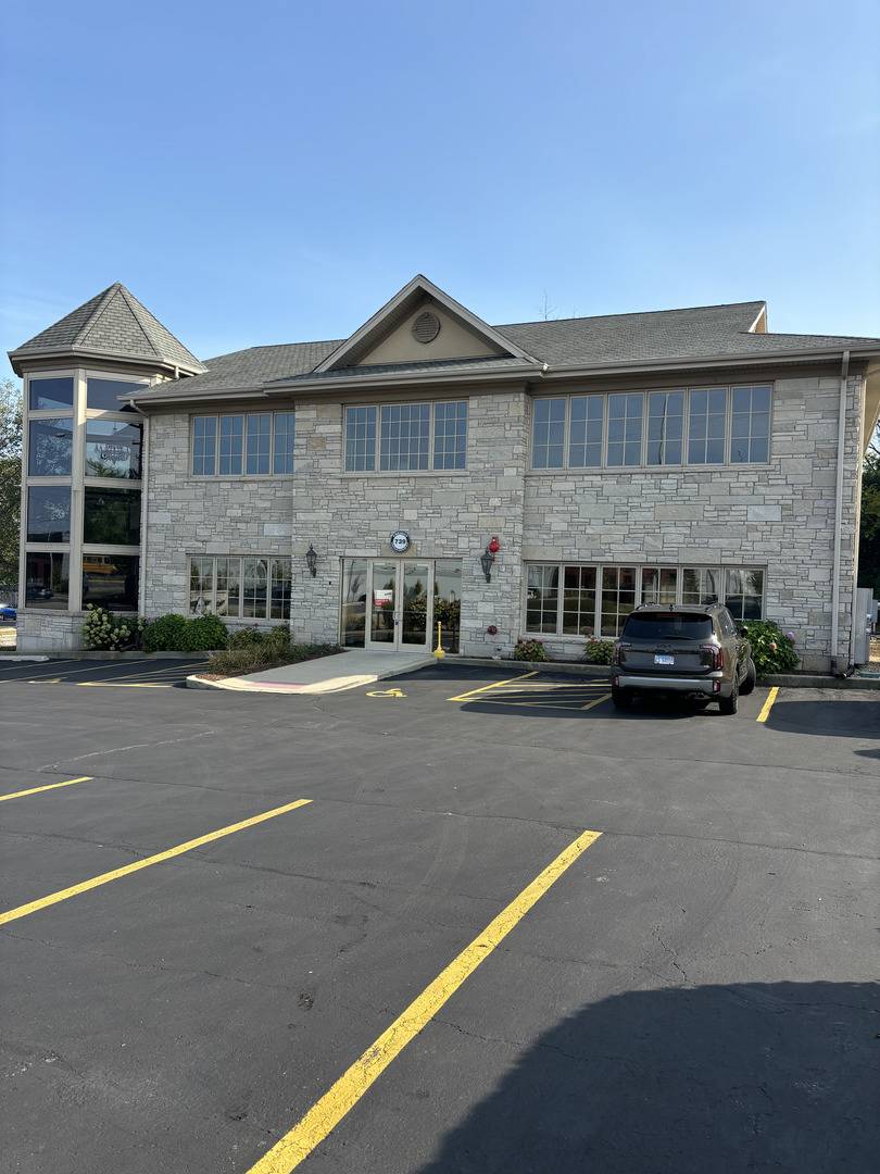 739 E North AVE, Glendale Heights, IL 60139