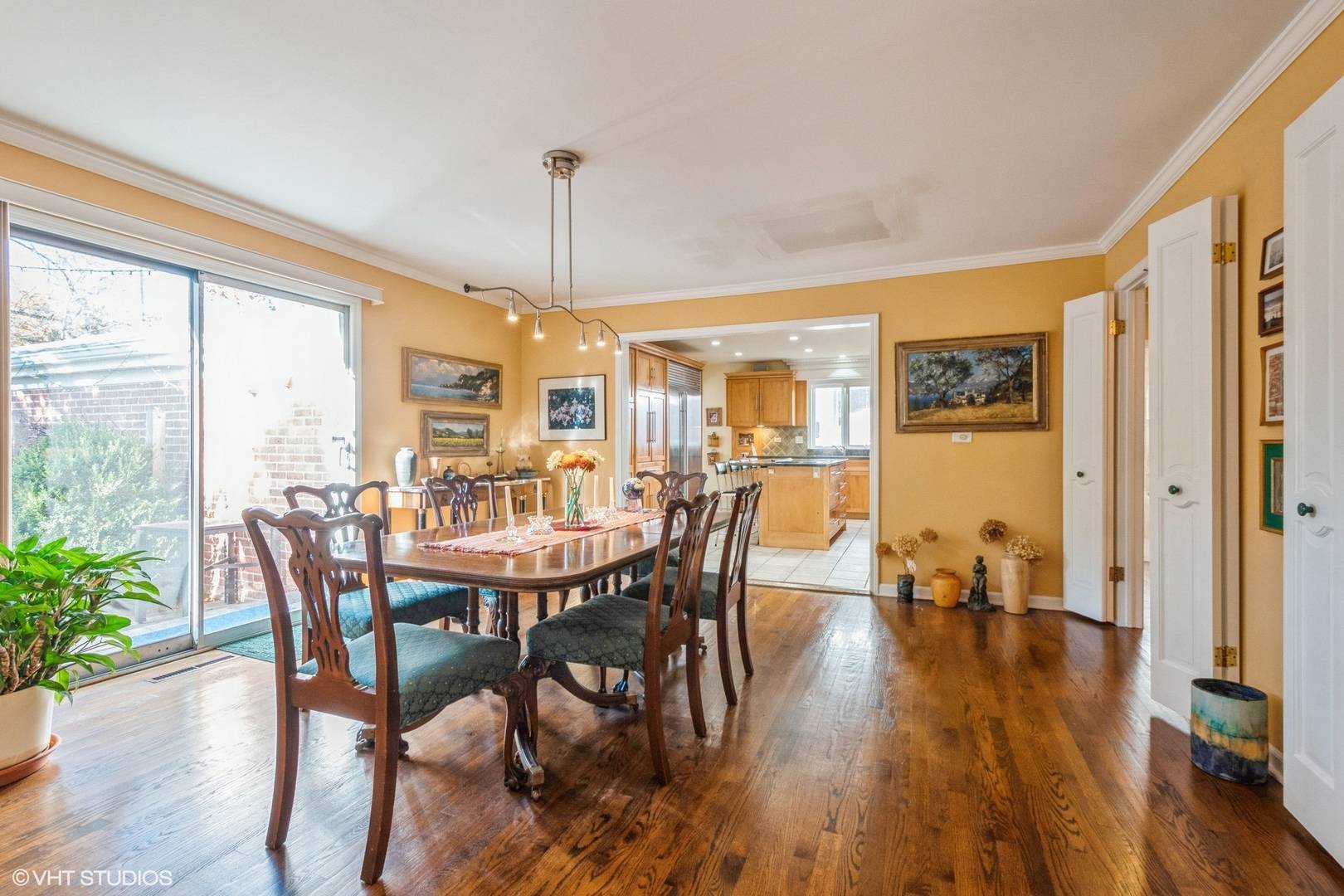 2510 Sheridan RD, Evanston, IL 60201