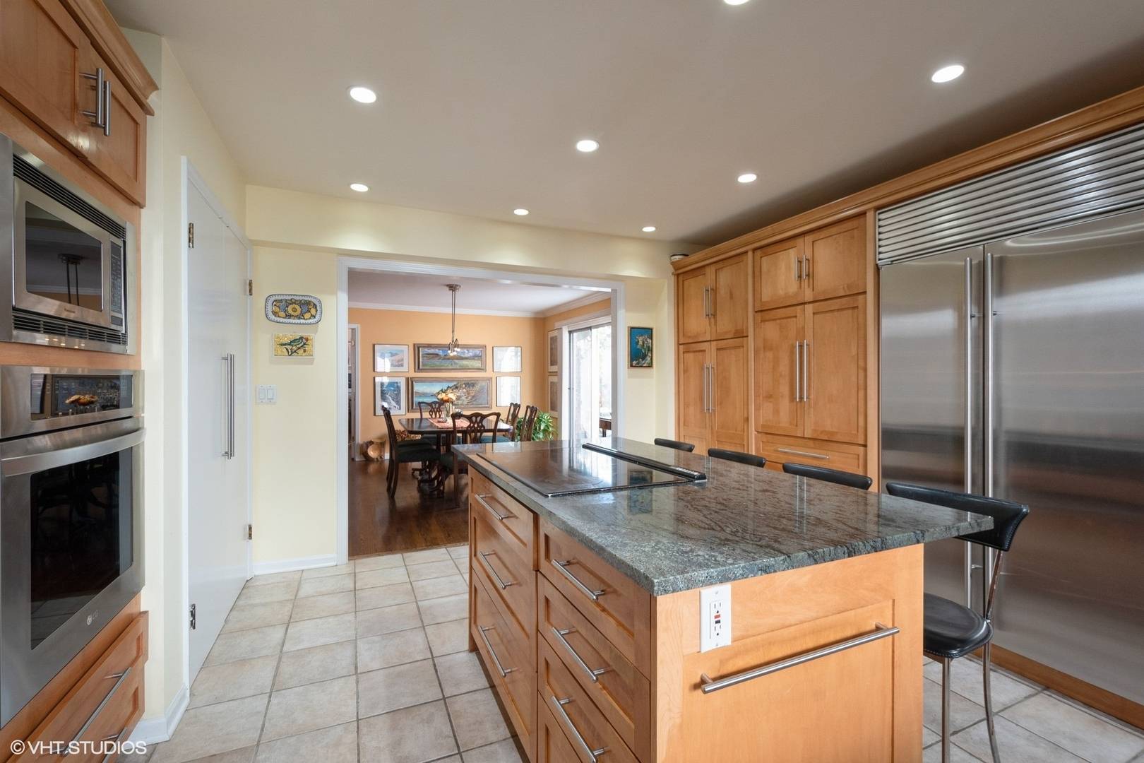 2510 Sheridan RD, Evanston, IL 60201
