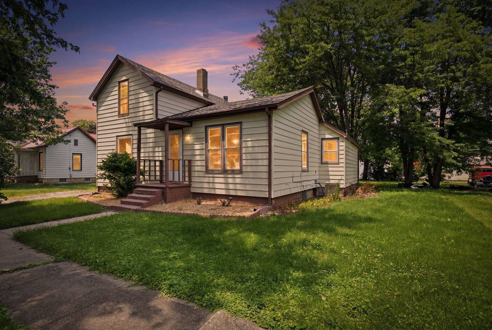121 E James ST, Forrest, IL 61741