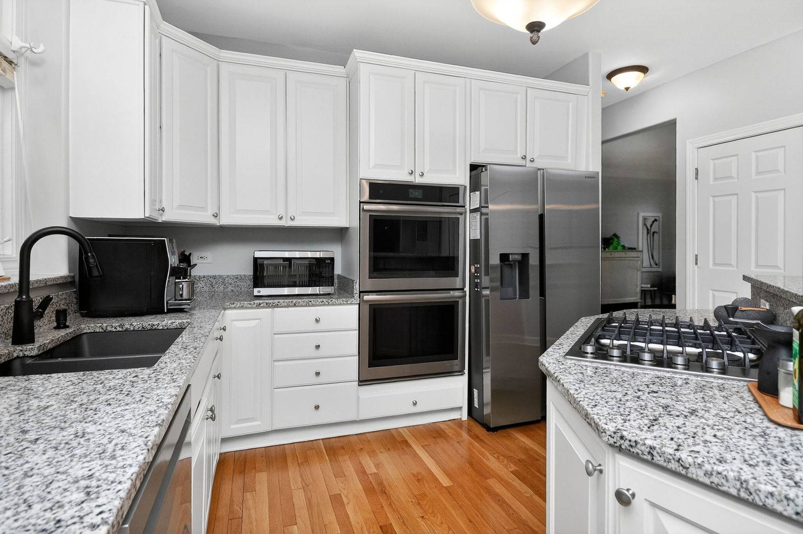 3807 Landsdown AVE, Naperville, IL 60564