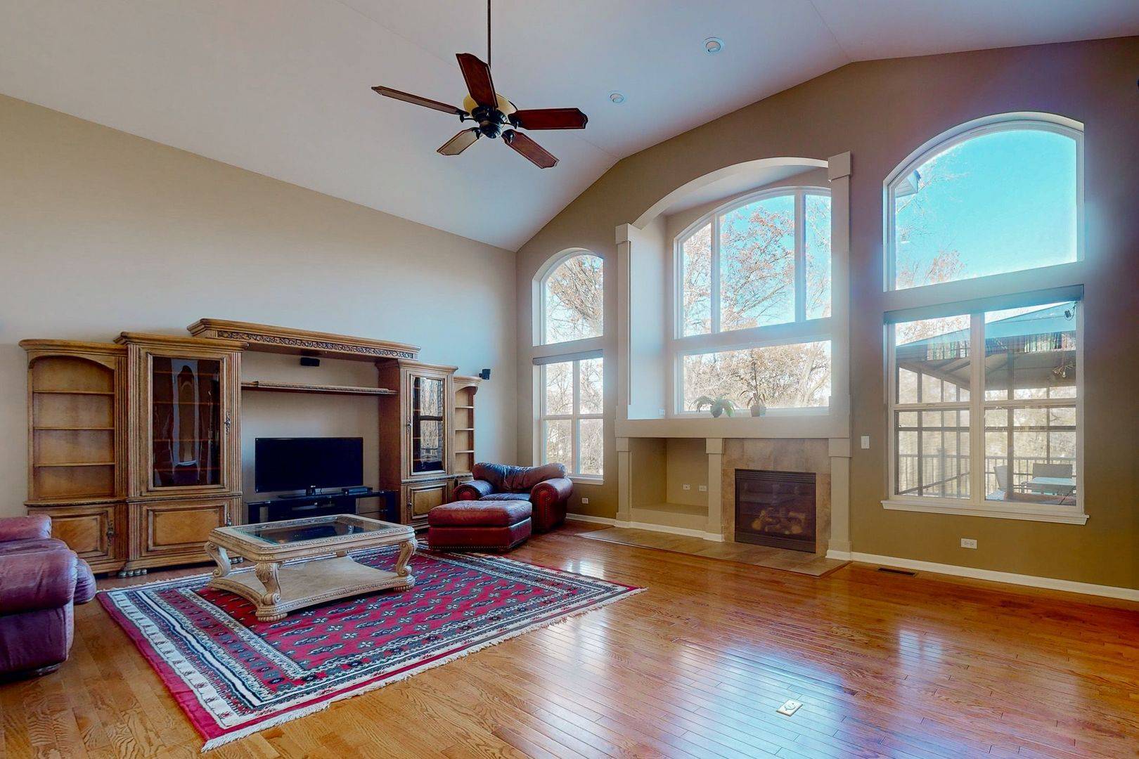 5670 Brentwood DR, Hoffman Estates, IL 60192