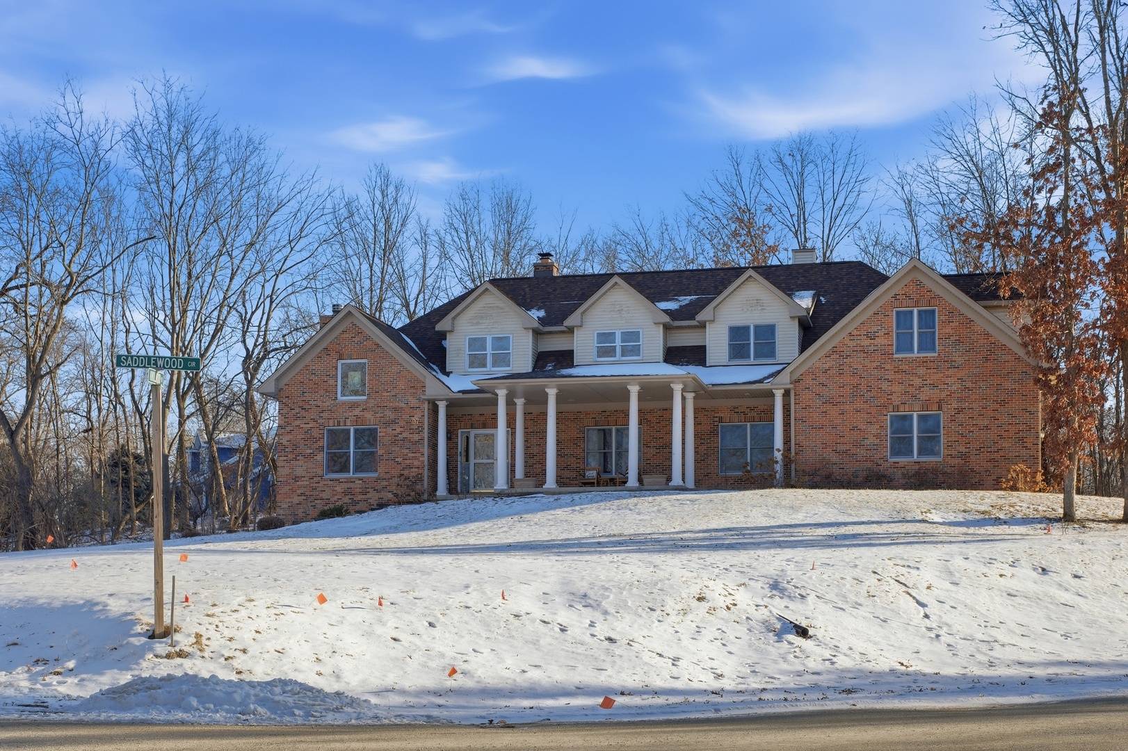 307 Knollwood DR, Dixon, IL 61021