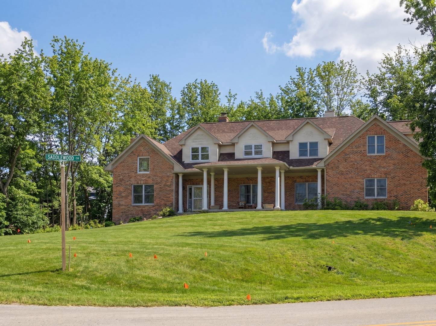 307 Knollwood DR, Dixon, IL 61021
